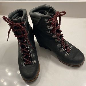Sorel conquest wedge leather lace up booties boots